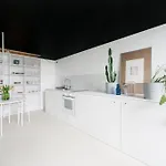 Stylish With A View Of Blue Church Apartman *